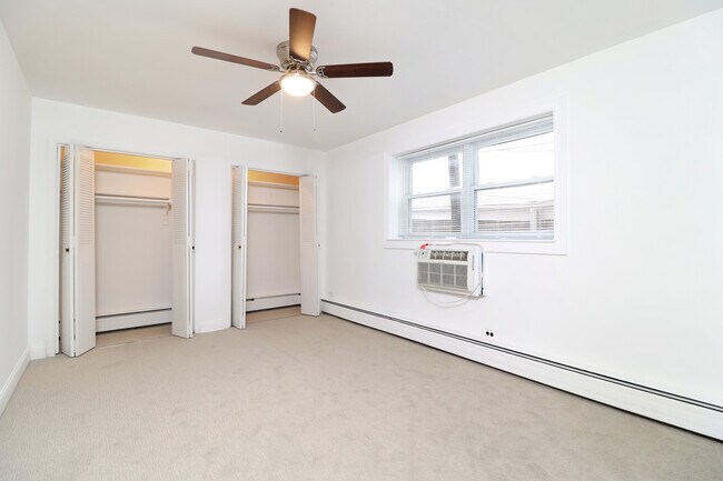 Building Photo - 6040 N Troy St