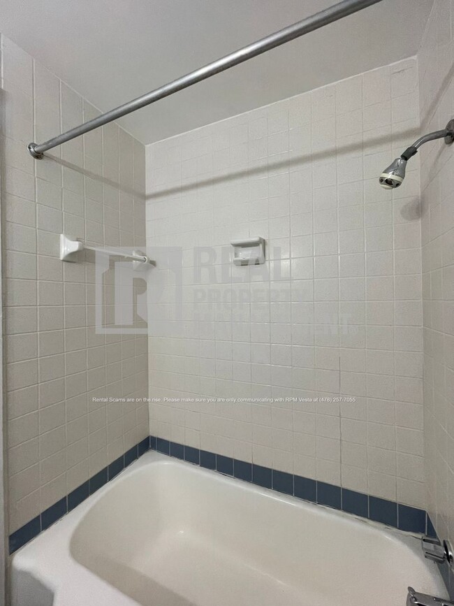 Building Photo - Recently Updated One Bedroom Duplex in Gre...