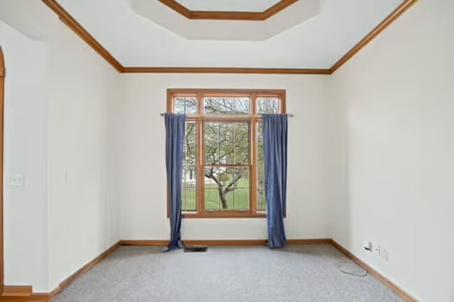 Building Photo - Silverton- Meticulous 4+ bedroom, 5ba, 2 car