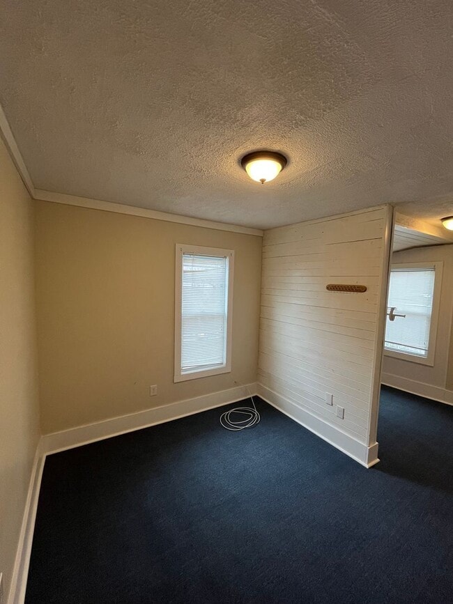 Building Photo - 12 Madison St