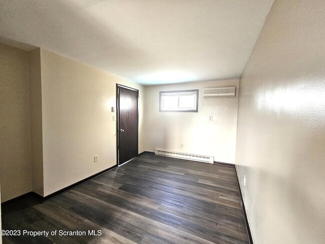 Building Photo - 526 Hughes Ct