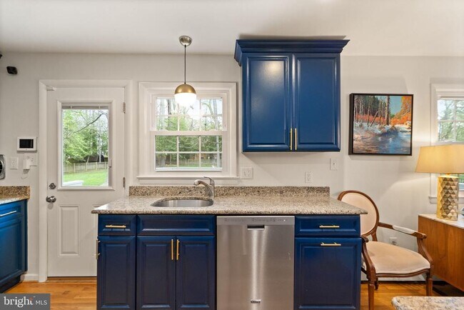 Building Photo - 4408 Tarpon Ln