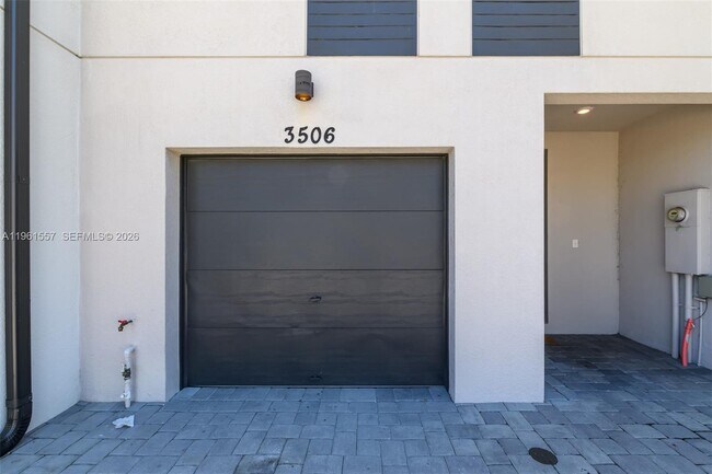 Building Photo - 3506 Joshua Tree St