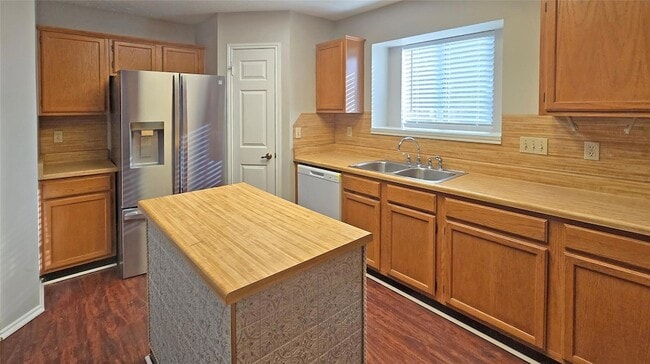 Building Photo - 2120 Zephyr Ln