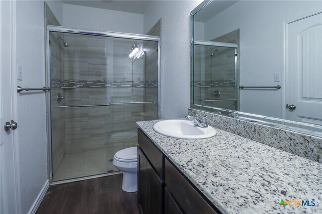 Building Photo - 5005 Rose Gdn Lp