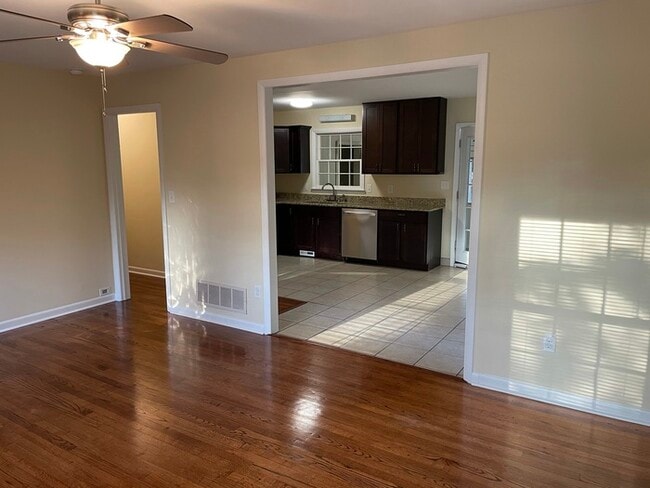 Building Photo - 406 Bryan St