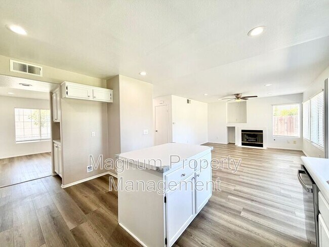 Building Photo - 43391 Calle Morita