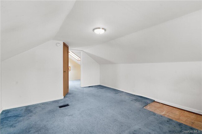 Building Photo - 48 Quaker Hill Rd
