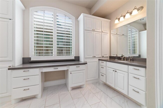 Building Photo - 17402 Hankar Way