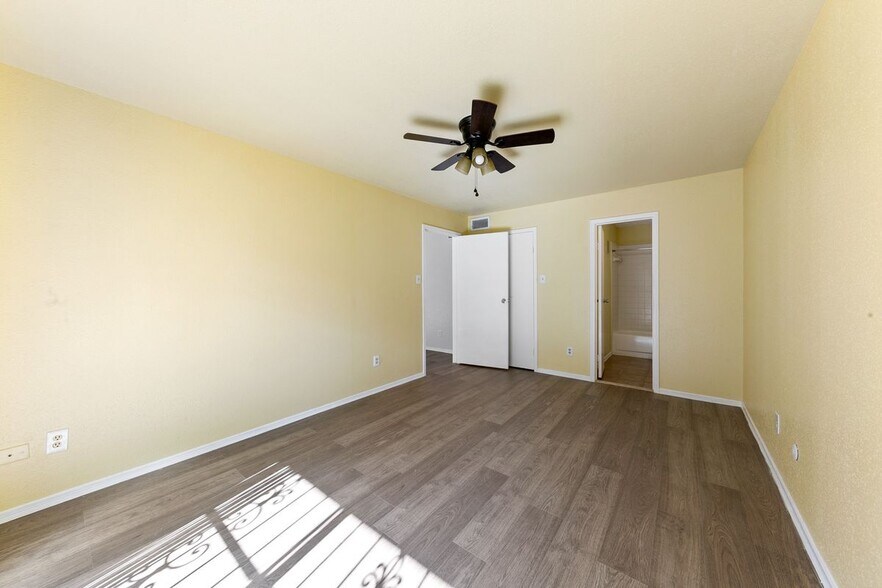Building Photo - 6500 Sands Point Dr
