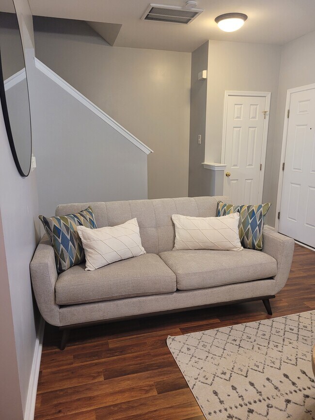 Building Photo - 4919 Sunburst Ln