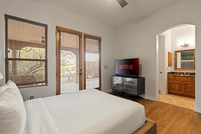 Building Photo - 6708 E Calle de Las Estrellas Rd