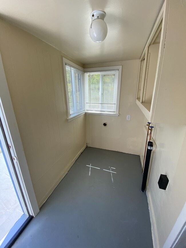Building Photo - 1+ Bed 1 Bath, Single Family Home In Martinez