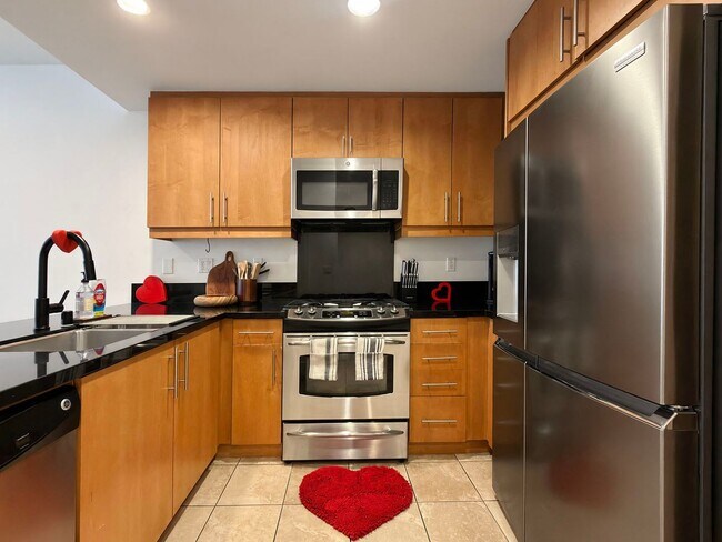 Building Photo - **150 The Promenade N #415 Long Beach** Upstairs Spacious 2 bedroom 2 bath !!2 weeks free OAC!!