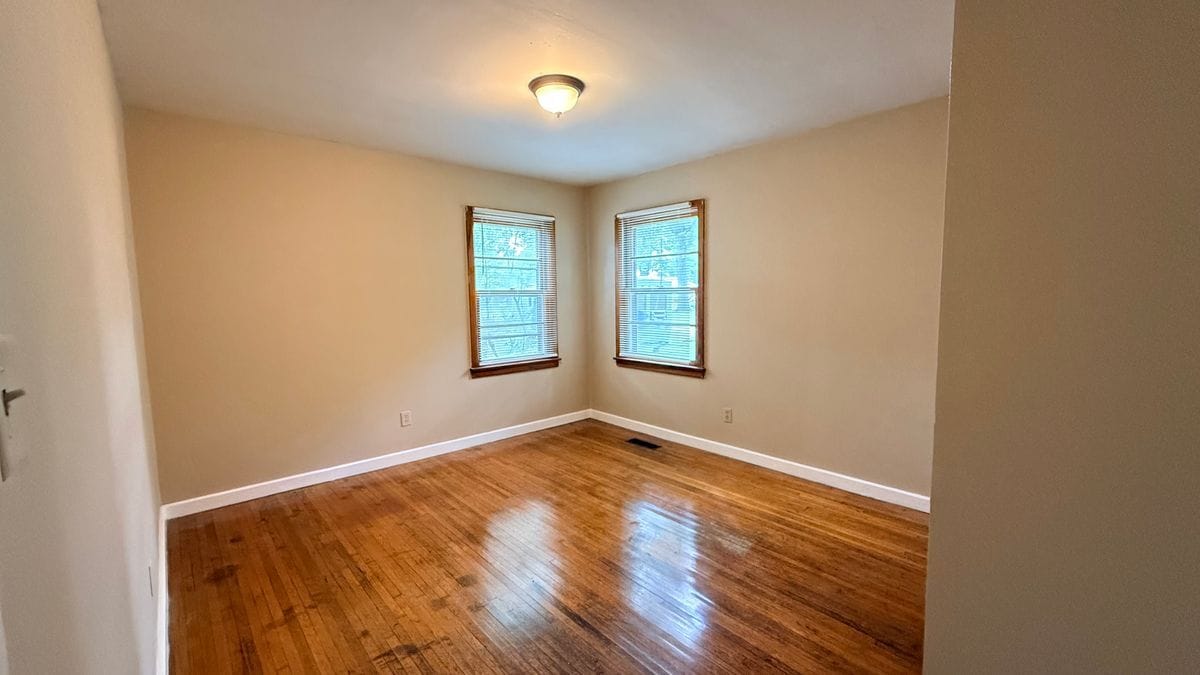 Building Photo - 1002 Evins St