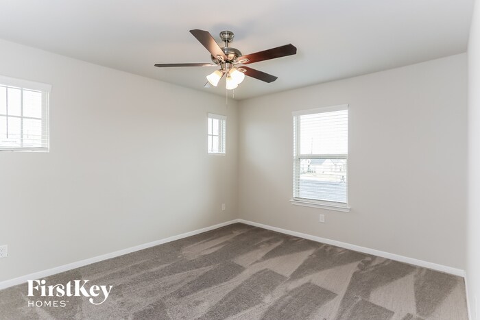 Building Photo - 7215 Victorville Dr