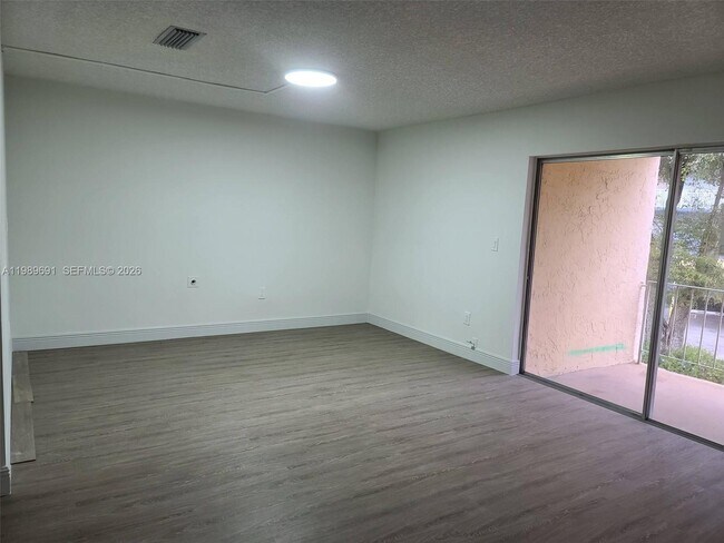 Building Photo - 9373 Fontainebleau Blvd