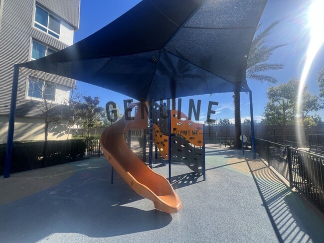 Building Photo - Coming Soon: Modern Tri-Level 2Bd 2.5Ba Townhouse in Irvine!