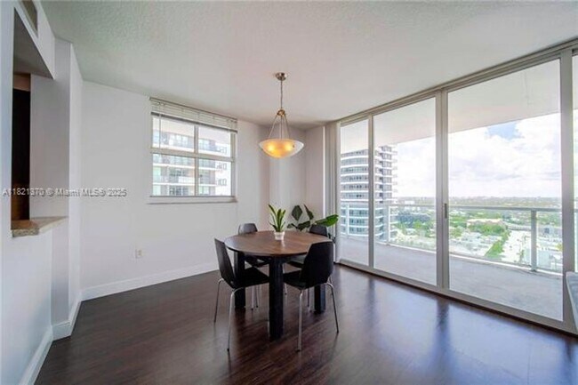 Building Photo - 1250 S Miami Ave