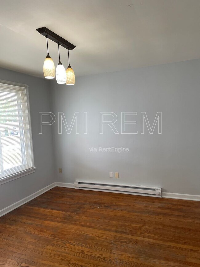 Building Photo - 2876 Hudson Dr