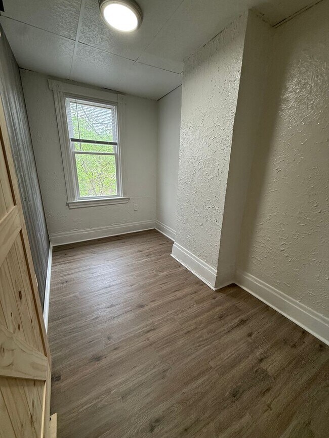 Building Photo - Brighton Heights 2-Bedroom Townhome – Quiet Living with Easy Downtown Access
