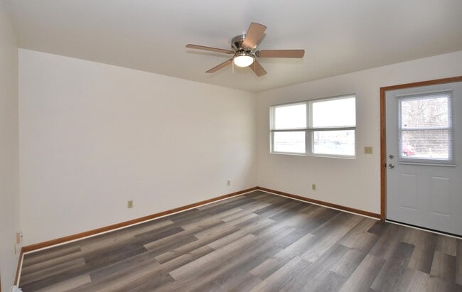 Building Photo - 3042 Hamlin Ave