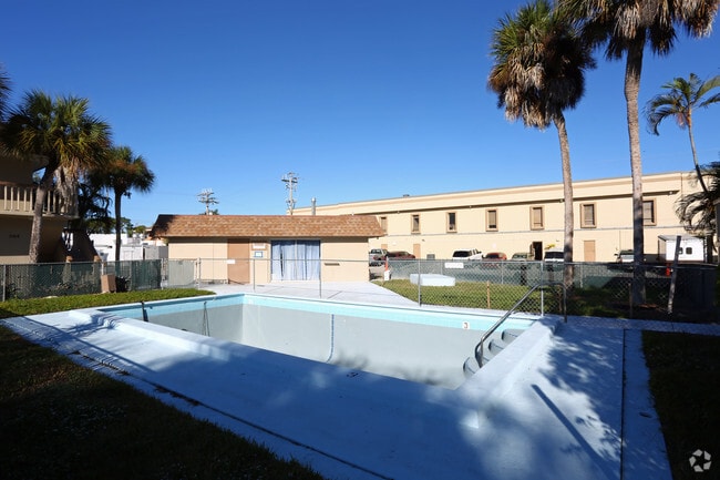 Pool - 564-568 Eden Ct