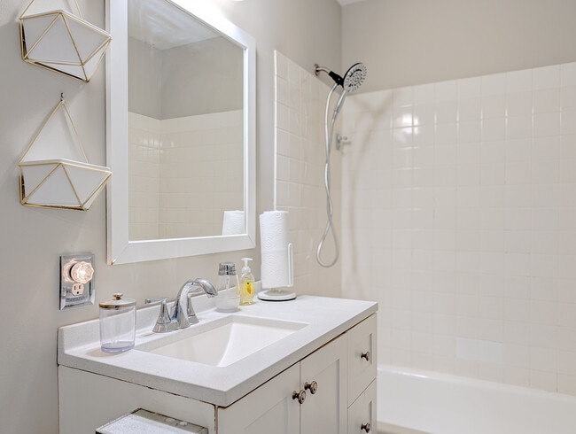 Building Photo - 8616 Hickory Ave