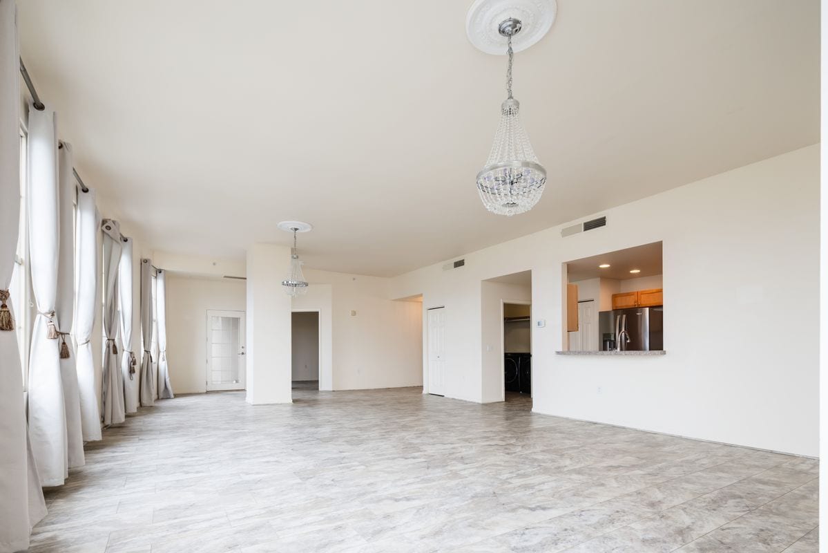 Building Photo - 475 W 12th Ave