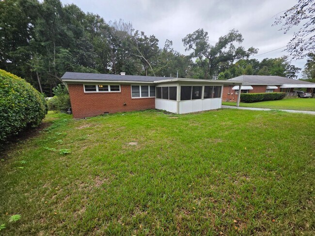 Building Photo - 2412 Bass Ave