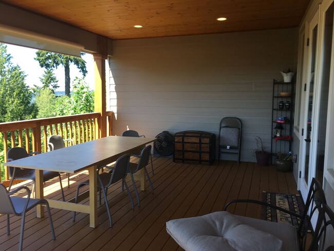 Building Photo - Custom Rental Home Puyallup with View