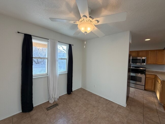 Building Photo - 3 Bedroom Single Story Home Available Near Academy Rd NW & Ventura St NE!