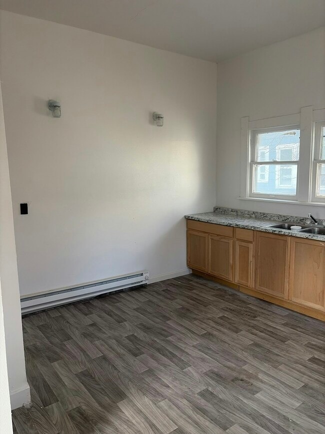 Building Photo - 2618 Collingwood Blvd