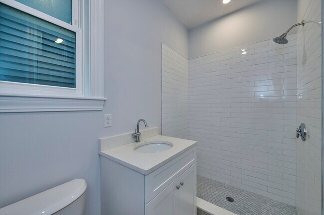 Building Photo - 38 Washburn St