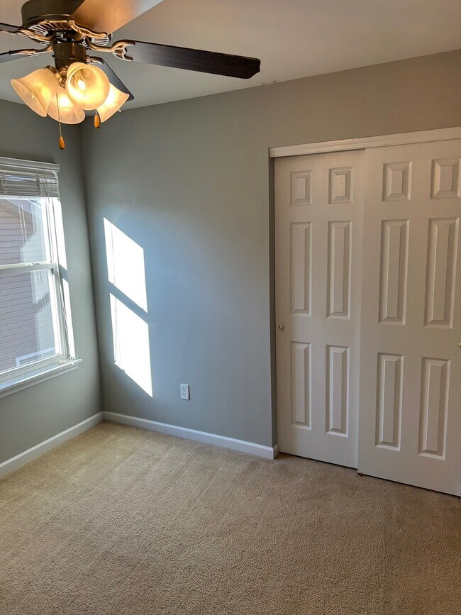 Building Photo - 538 Springhurst Pkwy