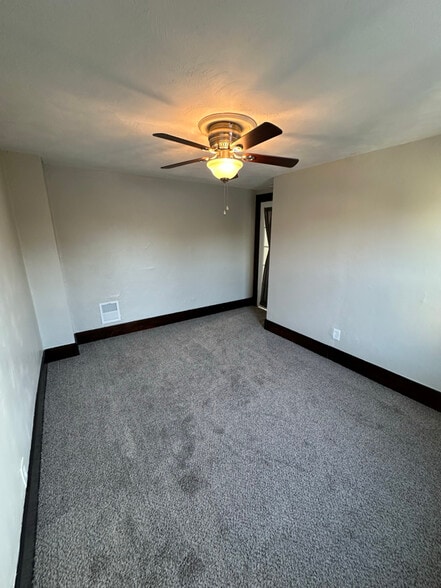 Building Photo - 904 7th Ave