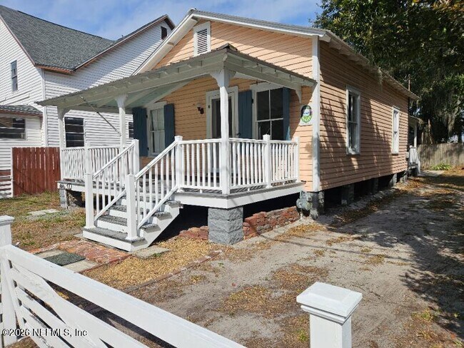 Building Photo - 816 Oak St