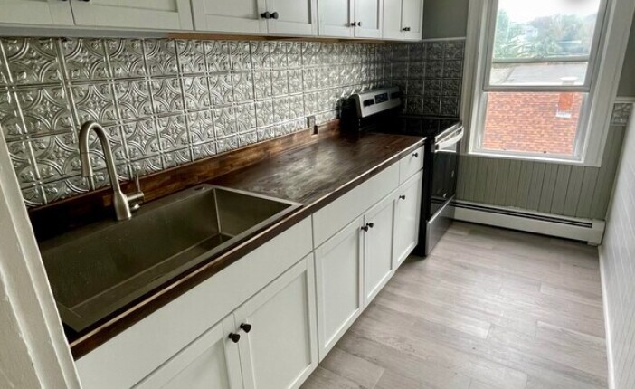 Building Photo - 576 Providence St