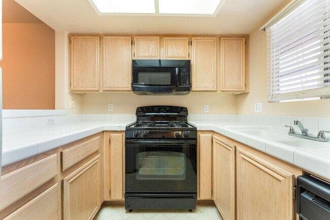 Building Photo - SPACIOUS CONDO!