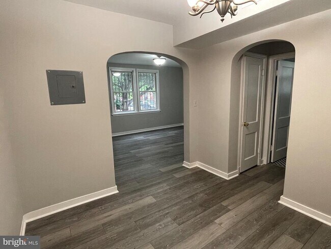 Building Photo - 600 I St NE