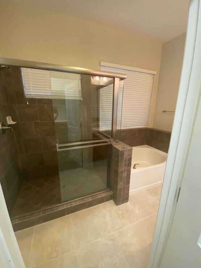 Building Photo - 2256 Ranch View Dr
