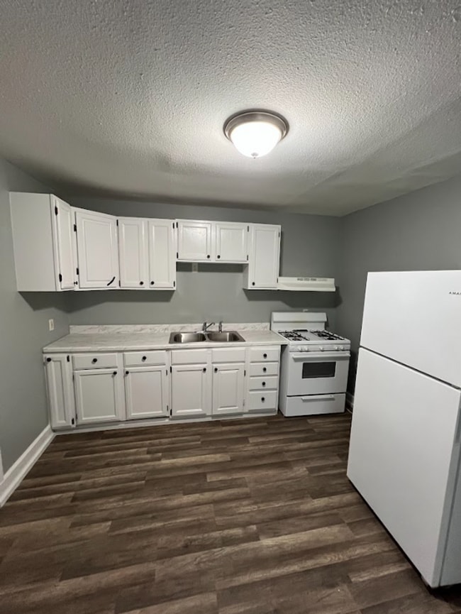 Building Photo - New update unit in 2025!
