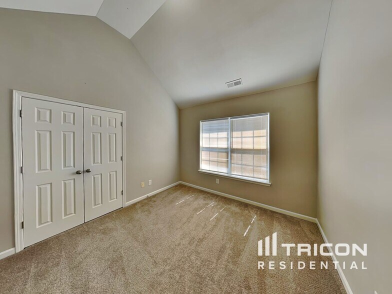 Building Photo - 303 Glennallen Rd