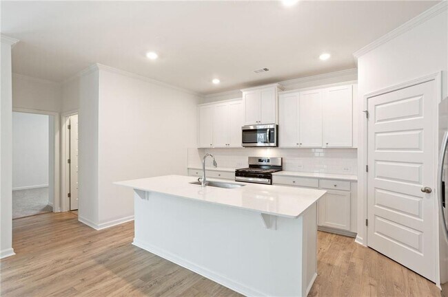 Building Photo - 6072 Knickerbocker St