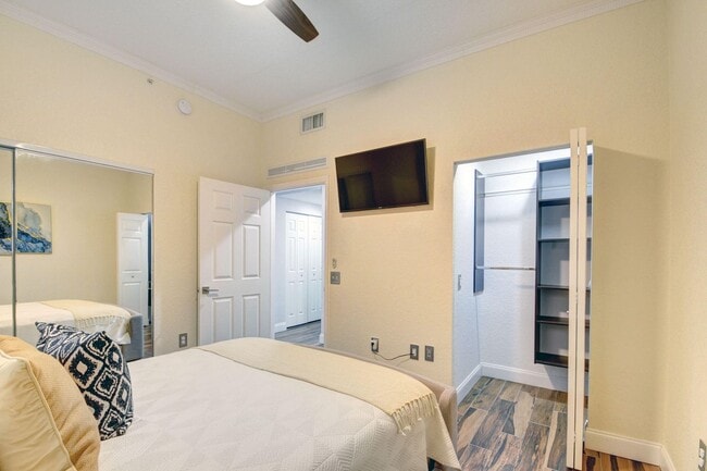 Building Photo - 1640 Presidential Way