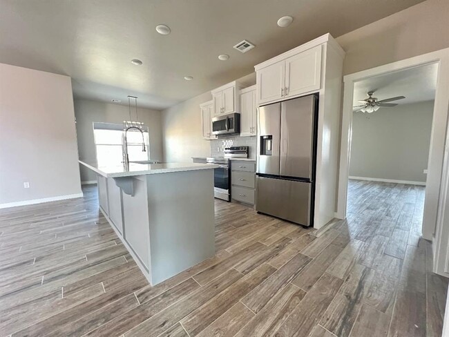 Building Photo - 2184 Hilltop Ln