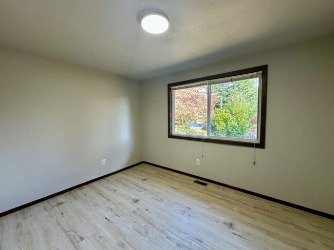 Building Photo - Remodeled Three Bedroom Home in Keizer