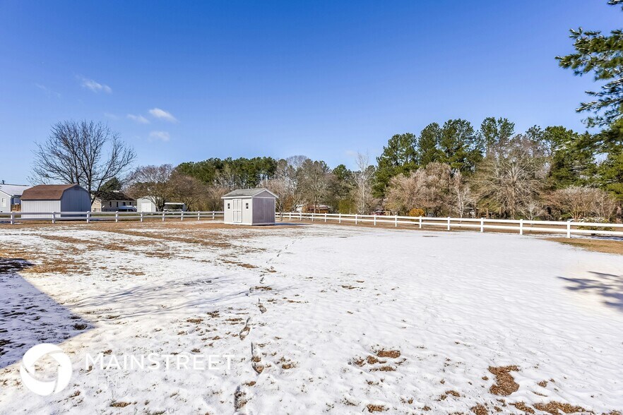 Building Photo - 33 Wallace St