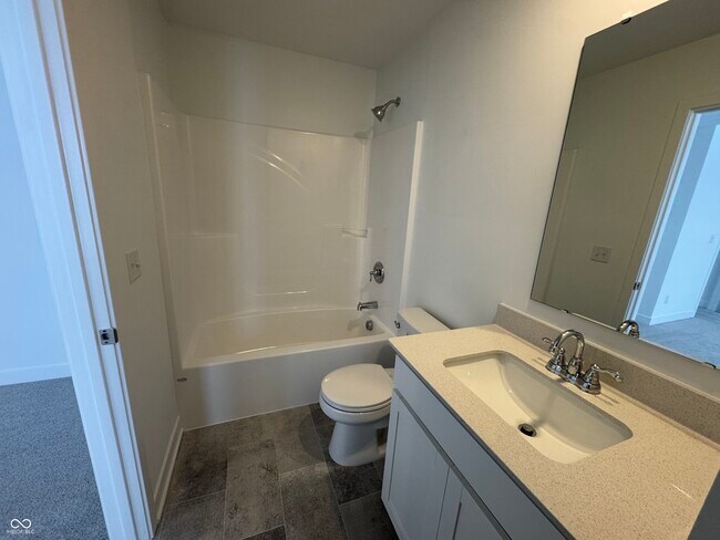 Building Photo - 2945 Grand Rdg Dr