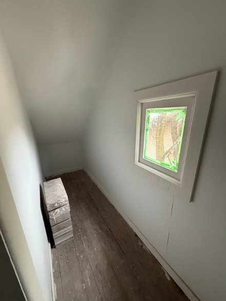 Building Photo - 327 E Stuart Ave